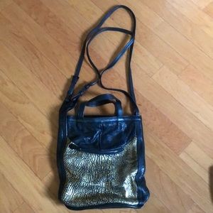 Pour La Victoire black & gold leather bucket bag